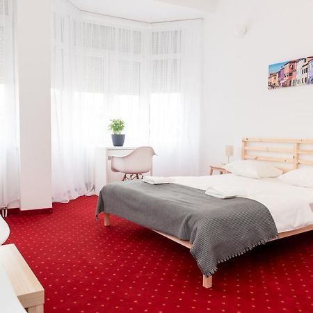 Lara Hotel Rooms Oradea Exterior foto
