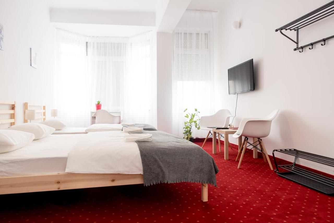 Lara Hotel Rooms Oradea Exterior foto