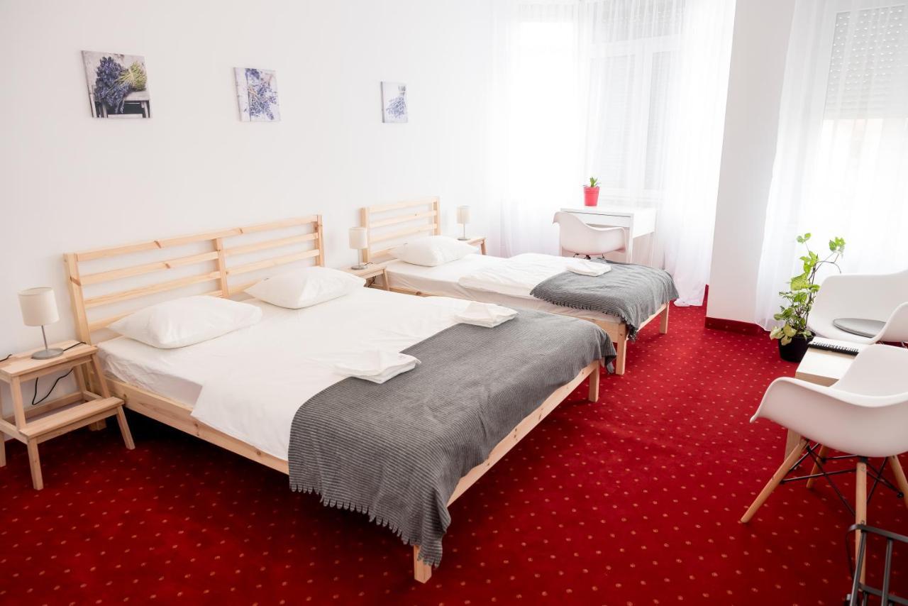 Lara Hotel Rooms Oradea Exterior foto
