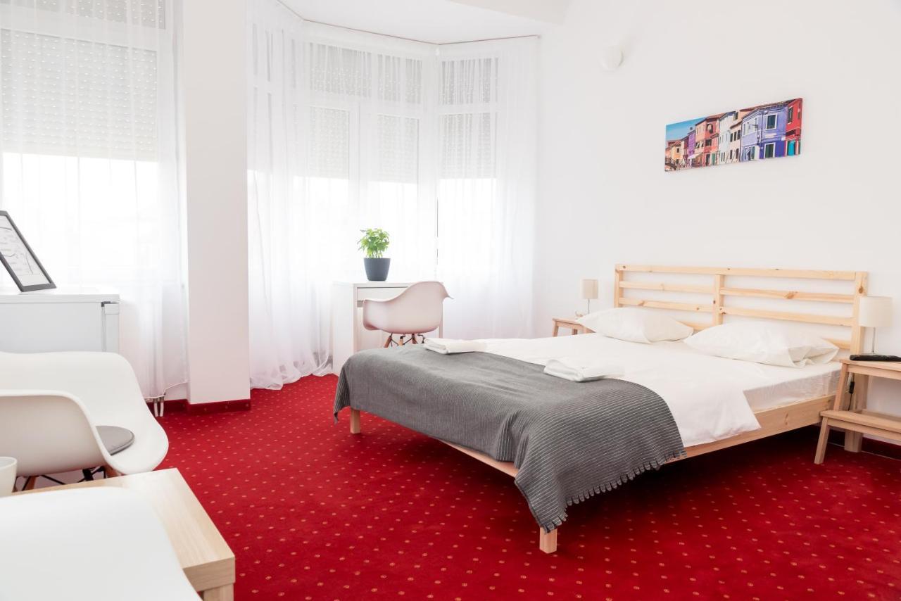 Lara Hotel Rooms Oradea Exterior foto