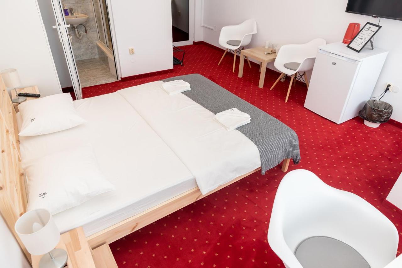 Lara Hotel Rooms Oradea Exterior foto
