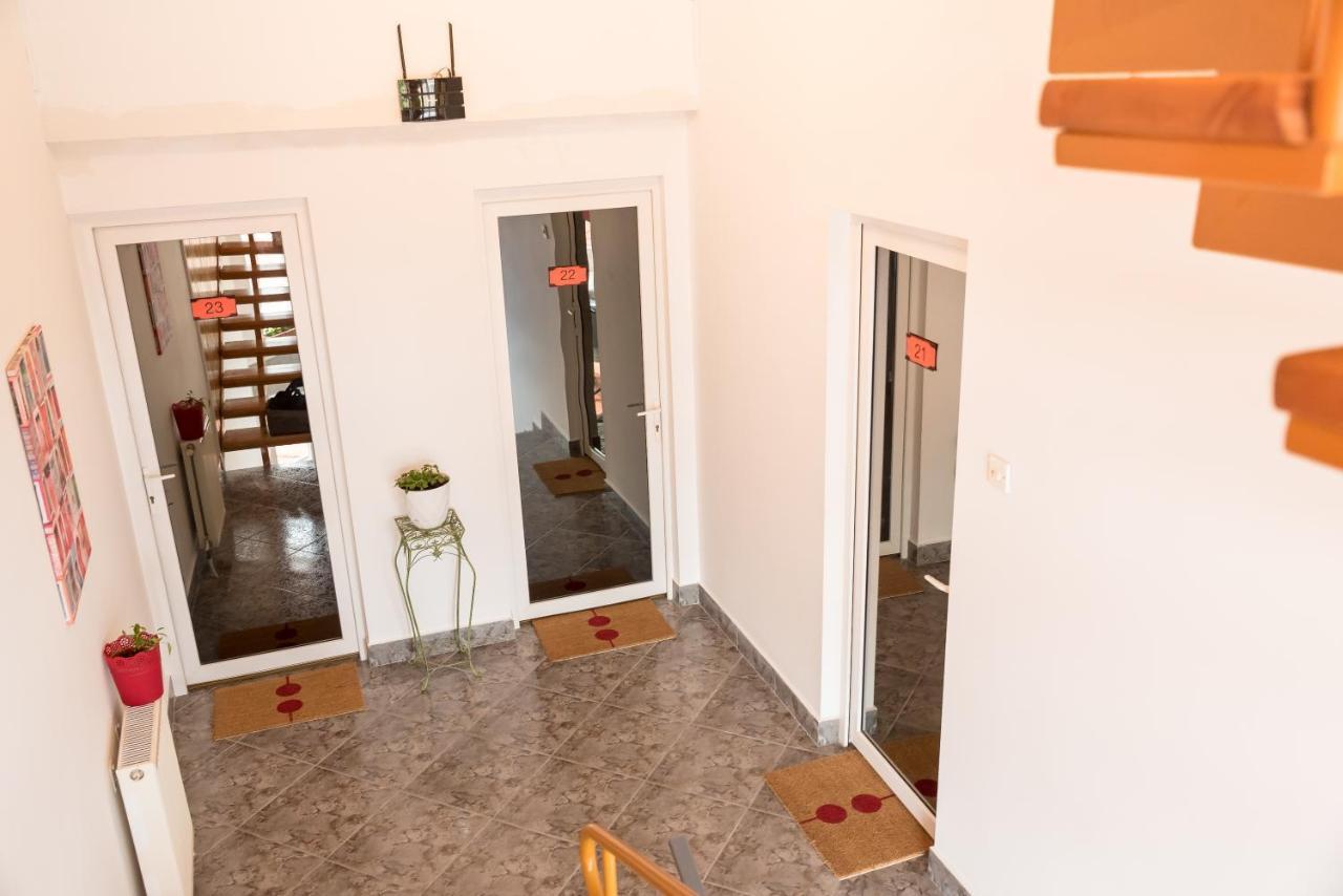 Lara Hotel Rooms Oradea Exterior foto