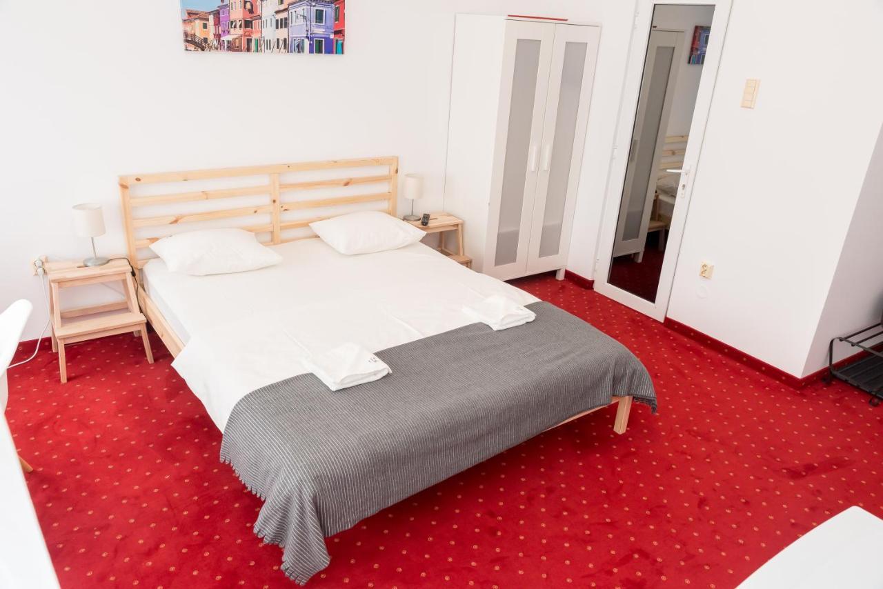 Lara Hotel Rooms Oradea Exterior foto